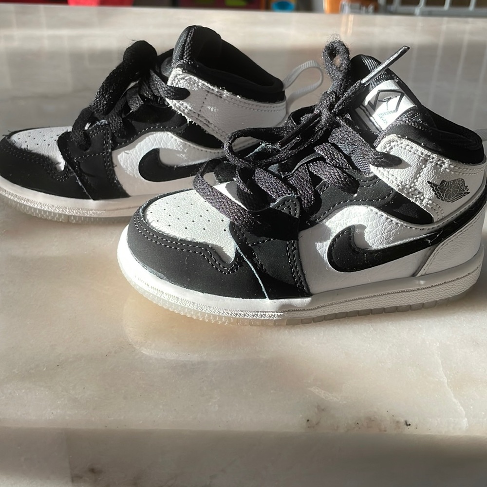 Nike Toddler Sneakers | Black & White| 7C